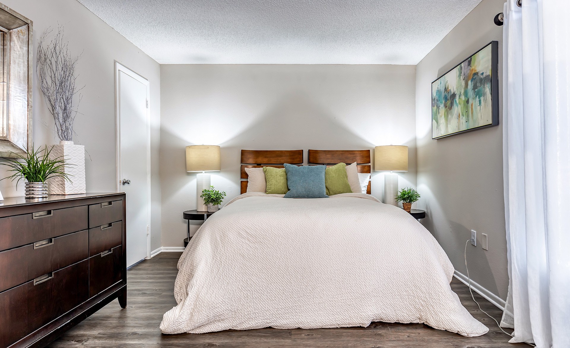 L'Estancia Apartment Homes